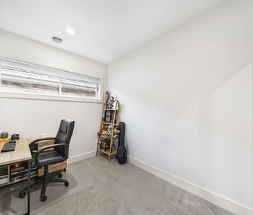 Stunning Spacious Family Home! - Photo 5