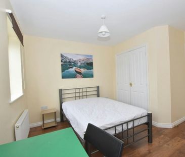 Semi-detached house to rent on - Photo 2