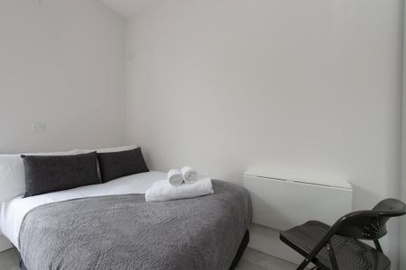 1 bedroom serviced apartment to rent - Photo 5