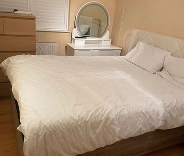 Room in a Shared House, Holmshaw Close, SE26 - Photo 1