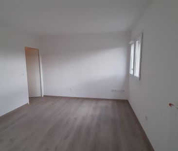 location Appartement T3 DE 61.29m² À COMBS LA VILLE - Photo 2