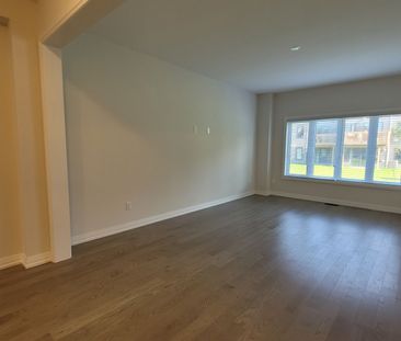 For Lease - 65 Federica Crescent, Wasaga Beach, Ontario - Photo 2