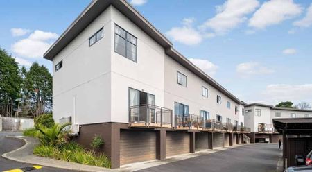 Charming 3BR Townhouse in Avondale! - Photo 5