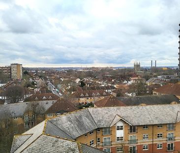 Room in a Shared Flat, Wandle Road, CR0 - Photo 1