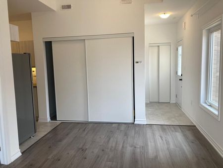 For Lease - 31 Pumpkin Corner Crescent, Barrie, Ontario - Photo 2