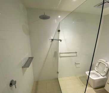 Stunning 2 Bedroom Apartment in Ultra Convenient Location - Photo 5