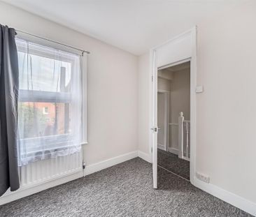 4 bedroom terraced house to rent - Photo 3