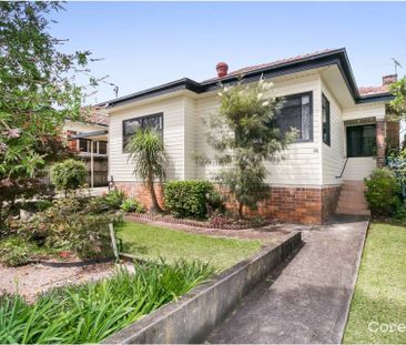 Spacious&comma; Neat & Tidy 3 Bedroom Home - Photo 1