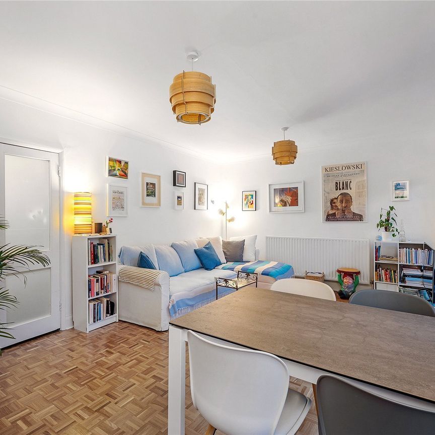 Clarence Avenue, London, SW4 flat to rent - Photo 1