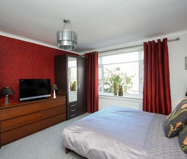 4 bedroom semi-detached house to rent - Photo 6