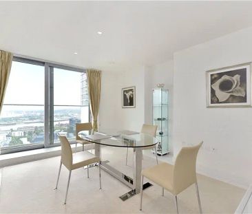 3 bedroom flat in London - Photo 6