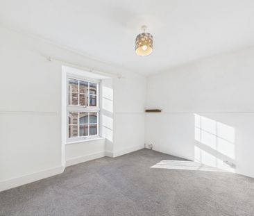 4 bedroom terraced house to rent - Photo 6