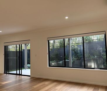 Family Home with Sparkling Pool - Photo 2