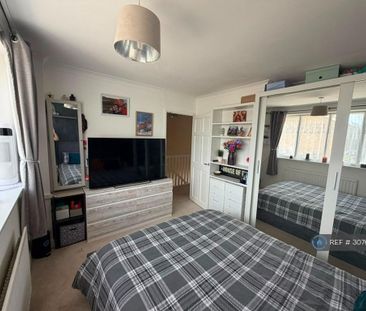 4 bedroom terraced house to rent - Photo 5