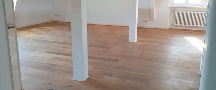 Elegante Dachgeschoßwohnung - Foto 1