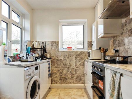 4 bedroom semi-detached house to rent - Photo 4