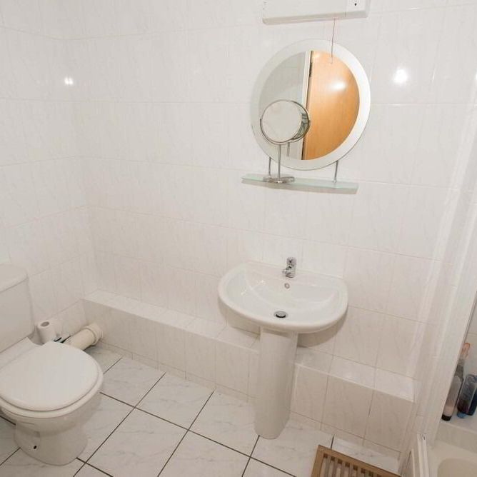 Apt 63 17, Queens Square, Belfast, BT1 3FF - Photo 1