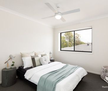 FOUR BEDROOM 2 BATHROOM TOWNHOUSE WITH SINGLE LOCK UP GARAGE & COVE... - Photo 4