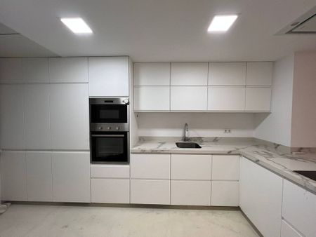 2 bedroom luxury Flat for rent in Nueva Andalucia, Andalusia - Photo 3