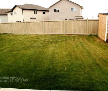 GREAT 3 BED, 2.5 BATH, 2 STOREY HALF DUPLEX W/ AN ATTACHED SINGLE G... - Photo 1