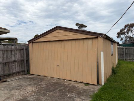 NEAT AND TIDY THREEE BEDROOM HOME - Photo 4