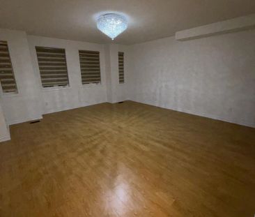 35 SHIFF CRESCENT - Photo 2