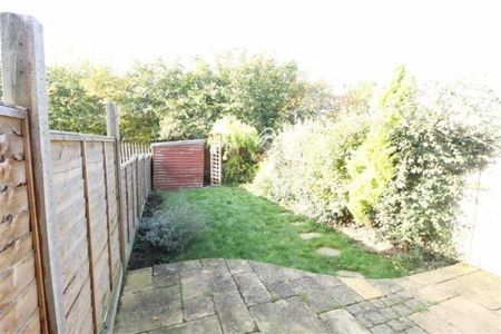 2 bedroom mid-terrace to rent Shepperds Green, Shenley Church End, MK5 6DA - Photo 4