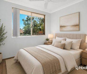 Semi-Detached Townhouse with Sunny, Light-Filled Appeal - Photo 5