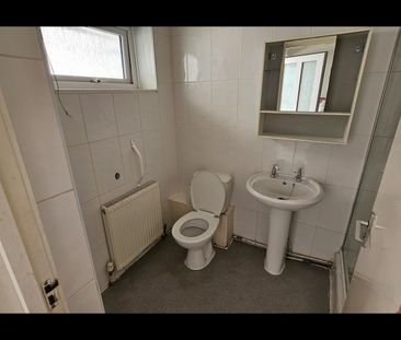 1 Bed Flat, Leeside Crescent, NW11 - Photo 5