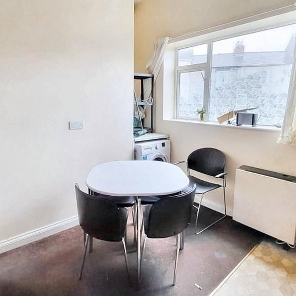 4 bedroom terraced house to rent - Photo 1