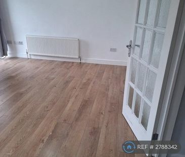 3 bedroom end of terrace house to rent - Photo 5