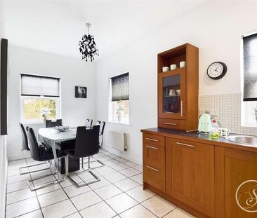 Stoneleigh Court, Alwoodley, Leeds, LS17 - Photo 5