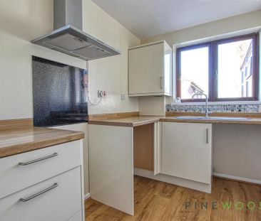 2 bedroom semi-detached bungalow to rent - Photo 5