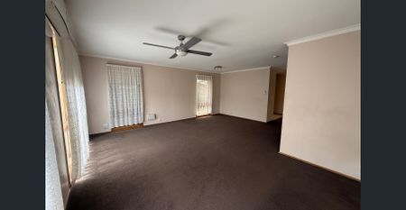 WELL PRESENTED FAMILY HOME! - Photo 2