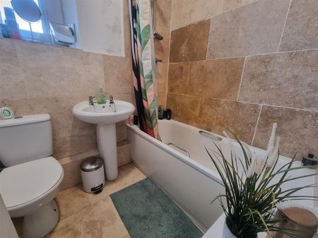 Cookson Terrace, Lydney - Photo 2