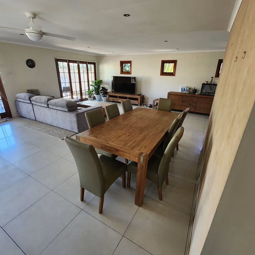 Broadbeach Waters - Photo 1