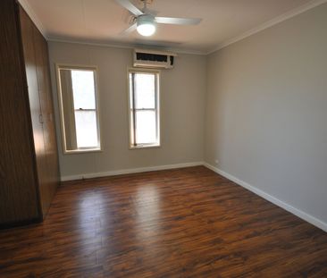 Spacious 3-Bedroom Home with Storeroom & Ample Parking - Photo 4