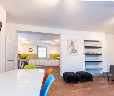 1 bedroom in a house share to rent - Photo 2