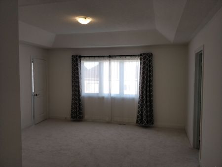 For Lease - 8 Red Rose Lane, East Gwillimbury, Ontario - Photo 5