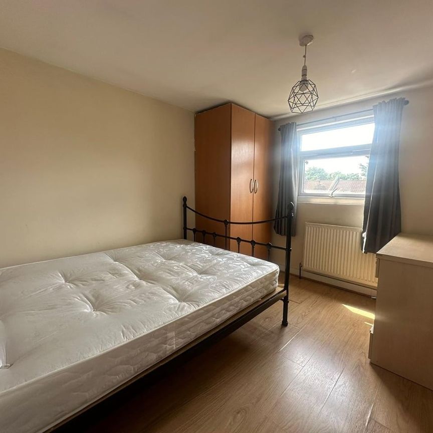 Room in a Shared House, Holbrook Road, E15 - Photo 1