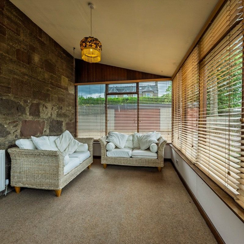 5 bedroom detached house to rent - Photo 1