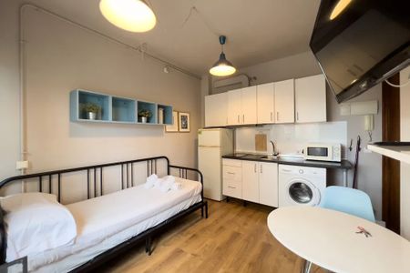 Carrer del Vallès, Barcelona, Catalonia 08030 - Photo 2