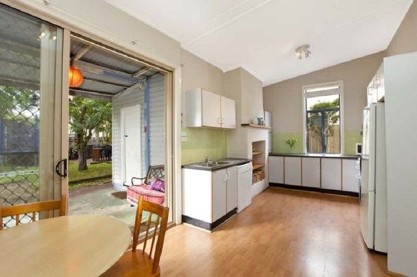 Charming Family Home - Photo 1