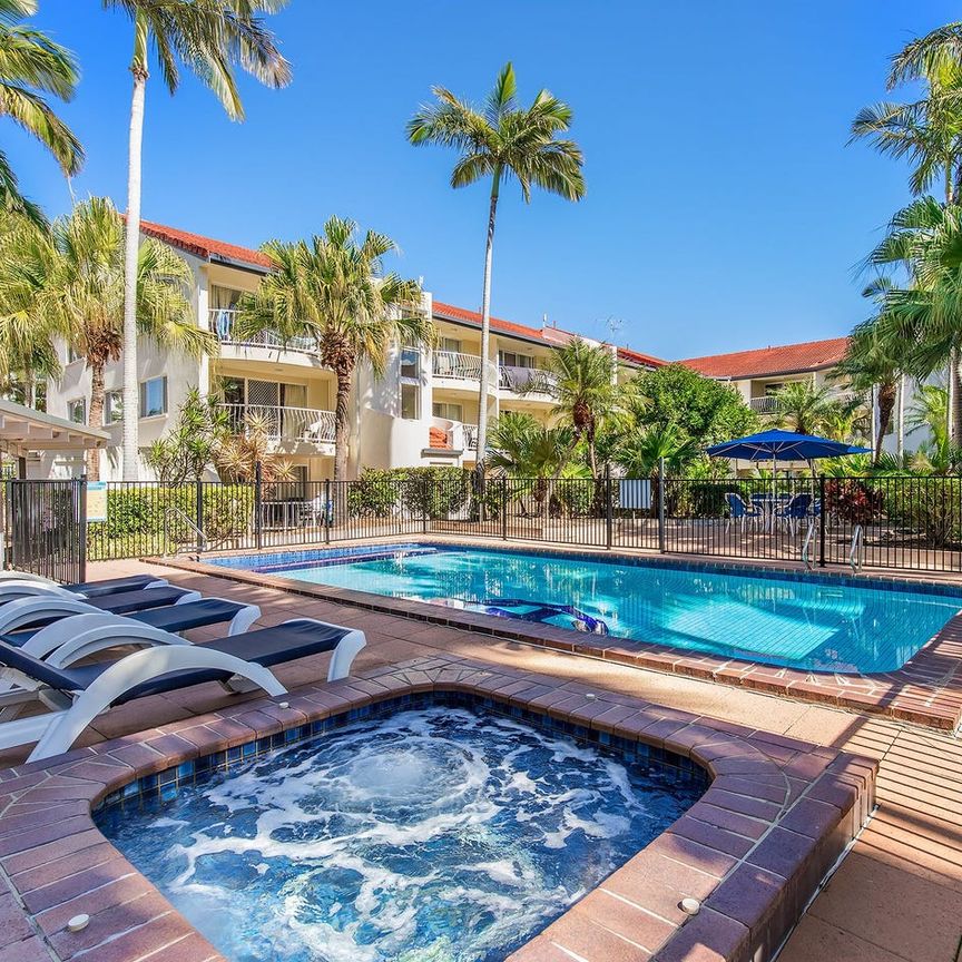 Stylish Apartment Living in Surfers Paradise - Photo 2