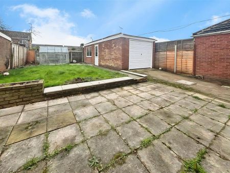 3 bedroom detached house to rent - Photo 2