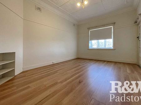 Water Views, Versatile Layout & Everyday Convenience - Photo 5