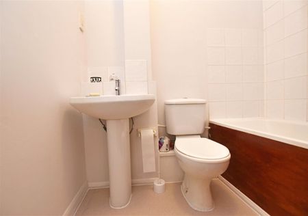 The Grove, Isleworth, Middlesex, TW7 - Photo 4