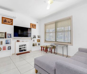 Renovated 3 bedroom home - Photo 5