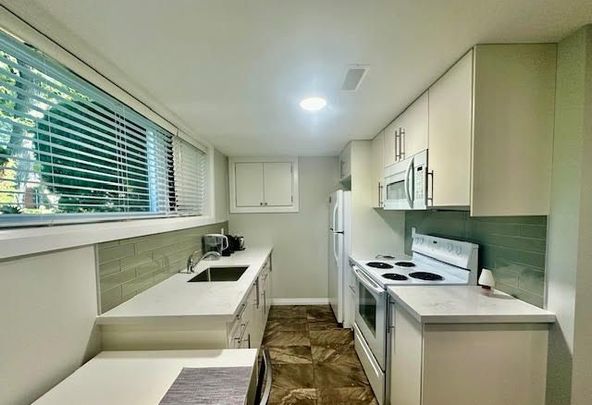 For Lease - 5 Wycliffe Crescent Unit# Lower, Toronto, Ontario - Photo 1