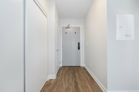 For Lease - 3200 Dakota Common Unit# B509, Burlington, Ontario - Photo 3